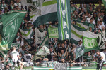 26.04.2026, Fussball 1. Bundesliga 2025/2026, 31.Spieltag, VfB Stuttgart - SV Werder Bremen, in der MHP-Arena Stuttgart, Fans Bremen schwenken ihre Fahnen
