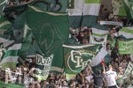 26.04.2026, Fussball 1. Bundesliga 2025/2026, 31.Spieltag, VfB Stuttgart - SV Werder Bremen, in der MHP-Arena Stuttgart, Fans Bremen schwenken ihre Fahnen