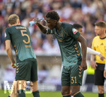 26.04.2026, Fussball 1. Bundesliga 2025/2026, 31.Spieltag, VfB Stuttgart - SV Werder Bremen, in der MHP-Arena Stuttgart, Karim Coulibaly (Werder Bremen) erfrischt sich mit Wasser im Gesicht.