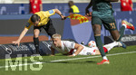 26.04.2026, Fussball 1. Bundesliga 2025/2026, 31.Spieltag, VfB Stuttgart - SV Werder Bremen, in der MHP-Arena Stuttgart, Ermedin Demirovic (Stuttgart) fällt dem Linienrichter vor die Füsse