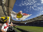 26.04.2026, Fussball 1. Bundesliga 2025/2026, 31.Spieltag, VfB Stuttgart - SV Werder Bremen, in der MHP-Arena Stuttgart, Fahnenschwenker vor Spielbeginn, Übersichtsaufnahme