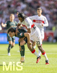 26.04.2026, Fussball 1. Bundesliga 2025/2026, 31.Spieltag, VfB Stuttgart - SV Werder Bremen, in der MHP-Arena Stuttgart, v.li: Maximilian Wöber (Werder Bremen) gegen Dan-Axel Zagadou (Stuttgart) 