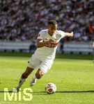 26.04.2026, Fussball 1. Bundesliga 2025/2026, 31.Spieltag, VfB Stuttgart - SV Werder Bremen, in der MHP-Arena Stuttgart, Jamie Leweling (Stuttgart) am Ball b