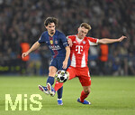 28.04.2026, Fussball UEFA Championsleague 2025/2026: Halbfinale Hinspiel,  Paris St. Germain - FC Bayern München, im Stadion Parc de Princes in Paris (Frankreich). v.l. Vitinha (FC Paris Saint-Germain) gegen Joshua Kimmich (FC Bayern München) 
  

