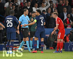 28.04.2026, Fussball UEFA Championsleague 2025/2026: Halbfinale Hinspiel,  Paris St. Germain - FC Bayern München, im Stadion Parc de Princes in Paris (Frankreich). Joshua Kimmich (FC Bayern München) ist unzufrieden mit der Entscheidung von Schiedsrichter Sandro Schärer (SUI).

