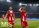 28.04.2026, Fussball UEFA Championsleague 2025/2026: Halbfinale Hinspiel,  Paris St. Germain - FC Bayern München, im Stadion Parc de Princes in Paris (Frankreich). Torjubel Michael Olise (re, FC Bayern München) mit Aleksandar Pavlovic (Bayern München)  
  
