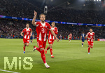 28.04.2026, Fussball UEFA Championsleague 2025/2026: Halbfinale Hinspiel,  Paris St. Germain - FC Bayern München, im Stadion Parc de Princes in Paris (Frankreich). Torjubel Harry Kane (FC Bayern München), Aleksandar Pavlovic (Bayern München) , Jamal Musiala (Bayern München), 