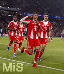 28.04.2026, Fussball UEFA Championsleague 2025/2026: Halbfinale Hinspiel,  Paris St. Germain - FC Bayern München, im Stadion Parc de Princes in Paris (Frankreich). Torjubel Michael Olise (FC Bayern München) und Aleksandar Pavlovic (Bayern München)  