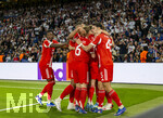 28.04.2026, Fussball UEFA Championsleague 2025/2026: Halbfinale Hinspiel,  Paris St. Germain - FC Bayern München, im Stadion Parc de Princes in Paris (Frankreich). Torjubel Bayern, Alphonso Davies (FC Bayern München), Joshua Kimmich (FC Bayern München), Aleksandar Pavlovic (Bayern München) , 
  
