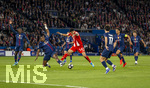 28.04.2026, Fussball UEFA Championsleague 2025/2026: Halbfinale Hinspiel,  Paris St. Germain - FC Bayern München, im Stadion Parc de Princes in Paris (Frankreich). Foul zum Elfmeter, Willian Pacho (li, FC Paris Saint-Germain) foult Luis Diaz (FC Bayern München) 
  
