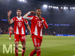 28.04.2026, Fussball UEFA Championsleague 2025/2026: Halbfinale Hinspiel,  Paris St. Germain - FC Bayern München, im Stadion Parc de Princes in Paris (Frankreich). Torjubel Michael Olise (FC Bayern München) und Aleksandar Pavlovic (Bayern München)  