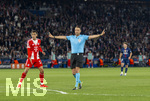 28.04.2026, Fussball UEFA Championsleague 2025/2026: Halbfinale Hinspiel,  Paris St. Germain - FC Bayern München, im Stadion Parc de Princes in Paris (Frankreich). v.li: Jamal Musiala (Bayern München), Schiedsrichter Sandro Schärer (SUI)
  
