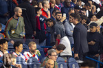 28.04.2026, Fussball UEFA Championsleague 2025/2026: Halbfinale Hinspiel,  Paris St. Germain - FC Bayern München, im Stadion Parc de Princes in Paris (Frankreich). Serge Gnabry (FC Bayern München) aufgrund seiner Verletzung mit Krücken auf der Spielertribüne.
  

