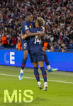 28.04.2026, Fussball UEFA Championsleague 2025/2026: Halbfinale Hinspiel,  Paris St. Germain - FC Bayern München, im Stadion Parc de Princes in Paris (Frankreich). Torjubel, Ousmane Dembele (li, FC Paris Saint-Germain), re: Desire Doue (FC Paris Saint-Germain), 