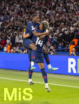 28.04.2026, Fussball UEFA Championsleague 2025/2026: Halbfinale Hinspiel,  Paris St. Germain - FC Bayern München, im Stadion Parc de Princes in Paris (Frankreich). Torjubel, Ousmane Dembele (li, FC Paris Saint-Germain), re: Desire Doue (FC Paris Saint-Germain), 