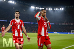 28.04.2026, Fussball UEFA Championsleague 2025/2026: Halbfinale Hinspiel,  Paris St. Germain - FC Bayern München, im Stadion Parc de Princes in Paris (Frankreich). Michael Olise (re, FC Bayern München) Torjubel. li: Aleksandar Pavlovic (Bayern München)  
  
