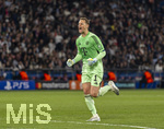 28.04.2026, Fussball UEFA Championsleague 2025/2026: Halbfinale Hinspiel,  Paris St. Germain - FC Bayern München, im Stadion Parc de Princes in Paris (Frankreich). Torwart Manuel Neuer (FC Bayern München) jubelt
  
