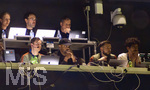 28.04.2026, Fussball UEFA Championsleague 2025/2026: Halbfinale Hinspiel,  Paris St. Germain - FC Bayern München, im Stadion Parc de Princes in Paris (Frankreich). mitte: Trainer Vincent Kompany (FC Bayern München) auf der Pressetribüne zum Zuschauen verdammt 
  
