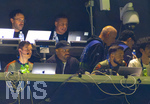 28.04.2026, Fussball UEFA Championsleague 2025/2026: Halbfinale Hinspiel,  Paris St. Germain - FC Bayern München, im Stadion Parc de Princes in Paris (Frankreich). mitte: Trainer Vincent Kompany (FC Bayern München) auf der Pressetribüne zum Zuschauen verdammt 
  
