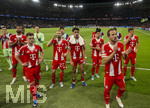 28.04.2026, Fussball UEFA Championsleague 2025/2026: Halbfinale Hinspiel,  Paris St. Germain - FC Bayern München, im Stadion Parc de Princes in Paris (Frankreich). Nach dem Schlusspfiff stehen die Bayernspieler erschöpft in der Kurve bei den Bayernfans. Jonathan Tah (FC Bayern München), Joshua Kimmich (FC Bayern München), Konrad Laimer (FC Bayern München), Aleksandar Pavlovic (Bayern München) , Luis Diaz (FC Bayern München), Harry Kane (FC Bayern München), Leon Goretzka (FC Bayern München) 
