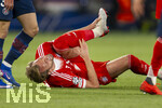 28.04.2026, Fussball UEFA Championsleague 2025/2026: Halbfinale Hinspiel,  Paris St. Germain - FC Bayern München, im Stadion Parc de Princes in Paris (Frankreich). Harry Kane (FC Bayern München) mit Schmerzen am Boden.