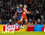 28.04.2026, Fussball UEFA Championsleague 2025/2026: Halbfinale Hinspiel,  Paris St. Germain - FC Bayern München, im Stadion Parc de Princes in Paris (Frankreich). v.li: Willian Pacho (FC Paris Saint-Germain) gegen Josip Stanisic (Bayern München) 