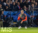 28.04.2026, Fussball UEFA Championsleague 2025/2026: Halbfinale Hinspiel,  Paris St. Germain - FC Bayern München, im Stadion Parc de Princes in Paris (Frankreich). Co-Trainer Aaron Danks (Bayern München) als Kompany-Vertreter an der Seitenlinie.
