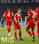 28.04.2026, Fussball UEFA Championsleague 2025/2026: Halbfinale Hinspiel,  Paris St. Germain - FC Bayern München, im Stadion Parc de Princes in Paris (Frankreich). Joshua Kimmich (FC Bayern München) und Dayot Upamecano (FC Bayern München) feuern sich an 