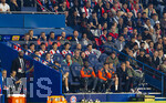 28.04.2026, Fussball UEFA Championsleague 2025/2026: Halbfinale Hinspiel,  Paris St. Germain - FC Bayern München, im Stadion Parc de Princes in Paris (Frankreich). Ersatzbank, mittlere reihe v.li: Nicolas Jackson (FC Bayern München), Filip Pavic (FC Bayern München), Deniz Ofli (FC Bayern München), Min-jae Kim (Bayern München, Minjae Kim), Hiroki Ito (FC Bayern München), Konrad Laimer (FC Bayern München), Leon Goretzka (FC Bayern München)  oben rechts: Serge Gnabry (FC Bayern München) derzeit verletzt.