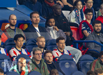 28.04.2026, Fussball UEFA Championsleague 2025/2026: Halbfinale Hinspiel,  Paris St. Germain - FC Bayern München, im Stadion Parc de Princes in Paris (Frankreich). Ersatzbank, mittlere reihe v.li: Min-jae Kim (Bayern München, Minjae Kim), Hiroki Ito (FC Bayern München), Konrad Laimer (FC Bayern München), Leon Goretzka (FC Bayern München)  oben rechts: Serge Gnabry (FC Bayern München) derzeit verletzt.