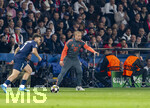 28.04.2026, Fussball UEFA Championsleague 2025/2026: Halbfinale Hinspiel,  Paris St. Germain - FC Bayern München, im Stadion Parc de Princes in Paris (Frankreich). Co-Trainer Aaron Danks (Bayern München) als Kompany-Vertreter an der Seitenlinie. 