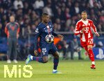 28.04.2026, Fussball UEFA Championsleague 2025/2026: Halbfinale Hinspiel,  Paris St. Germain - FC Bayern München, im Stadion Parc de Princes in Paris (Frankreich). Nuno Mendes (FC Paris Saint-Germain) am Ball 