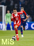 28.04.2026, Fussball UEFA Championsleague 2025/2026: Halbfinale Hinspiel,  Paris St. Germain - FC Bayern München, im Stadion Parc de Princes in Paris (Frankreich). Jamal Musiala (Bayern München) am Ball 