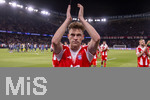 28.04.2026, Fussball UEFA Championsleague 2025/2026: Halbfinale Hinspiel,  Paris St. Germain - FC Bayern München, im Stadion Parc de Princes in Paris (Frankreich). Nach dem Schlusspfiff gehen die Bayern in die Fankurve, Joshua Kimmich (FC Bayern München)  