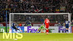 28.04.2026, Fussball UEFA Championsleague 2025/2026: Halbfinale Hinspiel,  Paris St. Germain - FC Bayern München, im Stadion Parc de Princes in Paris (Frankreich). Torschuss per Elfmeter zum 3:2 von Ousmane Dembele (FC Paris Saint-Germain) gegen Torwart Manuel Neuer (FC Bayern München) 