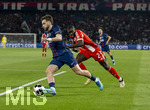 28.04.2026, Fussball UEFA Championsleague 2025/2026: Halbfinale Hinspiel,  Paris St. Germain - FC Bayern München, im Stadion Parc de Princes in Paris (Frankreich). v.li: Khvicha Kvaratskhelia (FC Paris Saint-Germain) gegen Dayot Upamecano (FC Bayern München) 