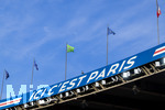 28.04.2026, Fussball UEFA Championsleague 2025/2026: Halbfinale Hinspiel,  Paris St. Germain - FC Bayern München, im Stadion Parc de Princes in Paris (Frankreich). Die Europäische Flagge weht am Stadiondach. und RESPECT Fahne, 