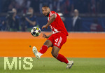 28.04.2026, Fussball UEFA Championsleague 2025/2026: Halbfinale Hinspiel,  Paris St. Germain - FC Bayern München, im Stadion Parc de Princes in Paris (Frankreich). Jonathan Tah (FC Bayern München) Schuss  