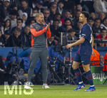28.04.2026, Fussball UEFA Championsleague 2025/2026: Halbfinale Hinspiel,  Paris St. Germain - FC Bayern München, im Stadion Parc de Princes in Paris (Frankreich). Co-Trainer Aaron Danks (Bayern München) am Spielfeldrand