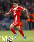 28.04.2026, Fussball UEFA Championsleague 2025/2026: Halbfinale Hinspiel,  Paris St. Germain - FC Bayern München, im Stadion Parc de Princes in Paris (Frankreich). Luis Diaz (FC Bayern München) am Ball 