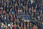 28.04.2026, Fussball UEFA Championsleague 2025/2026: Halbfinale Hinspiel,  Paris St. Germain - FC Bayern München, im Stadion Parc de Princes in Paris (Frankreich). Ehrentribüne, mitte: Präsident Nasser Al-Khelaifi (Paris St. Germain, Qatar Sports Investments, QSI), Präsident Herbert Hainer (FC Bayern), Vorstandsvorsitzender Jan-Christian Dreesen (FC Bayern München),  Nicolas Sarkozy (  Frankreich, 2 Plätze links neben Nasser Al-Khelaifi),  