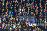28.04.2026, Fussball UEFA Championsleague 2025/2026: Halbfinale Hinspiel,  Paris St. Germain - FC Bayern München, im Stadion Parc de Princes in Paris (Frankreich). Ehrentribüne, Präsident Nasser Al-Khelaifi (Paris St. Germain, Qatar Sports Investments, QSI),  Nicolas Sarkozy (Frankreich, 2 Plätze links neben Nasser Al-Khelaifi), Präsident Herbert Hainer (FC Bayern), Vorstandsvorsitzender Jan-Christian Dreesen (FC Bayern München),  