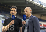 28.04.2026, Fussball UEFA Championsleague 2025/2026: Halbfinale Hinspiel,  Paris St. Germain - FC Bayern München, im Stadion Parc de Princes in Paris (Frankreich). v.li: Mats Hummels und Benedikt Höwedes als Prime Experten am Spielfeldrand 
