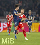 28.04.2026, Fussball UEFA Championsleague 2025/2026: Halbfinale Hinspiel,  Paris St. Germain - FC Bayern München, im Stadion Parc de Princes in Paris (Frankreich). v.li: Vitinha (FC Paris Saint-Germain) gegen Harry Kane (FC Bayern München) 