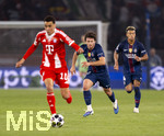 28.04.2026, Fussball UEFA Championsleague 2025/2026: Halbfinale Hinspiel,  Paris St. Germain - FC Bayern München, im Stadion Parc de Princes in Paris (Frankreich). Joao Neves (FC Paris Saint-Germain) schaut Jamal Musiala (Bayern München) hinterher.