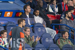 28.04.2026, Fussball UEFA Championsleague 2025/2026: Halbfinale Hinspiel,  Paris St. Germain - FC Bayern München, im Stadion Parc de Princes in Paris (Frankreich). der derzeit verletzte Serge Gnabry (FC Bayern München) auf der Bank 