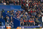 28.04.2026, Fussball UEFA Championsleague 2025/2026: Halbfinale Hinspiel,  Paris St. Germain - FC Bayern München, im Stadion Parc de Princes in Paris (Frankreich). Ersatzbank FC Bayern, mit Deniz Ofli (FC Bayern München), Filip Pavic (FC Bayern München), Min-jae Kim (Bayern München, Minjae Kim), Hiroki Ito (FC Bayern München), Konrad Laimer (FC Bayern München), Leon Goretzka (FC Bayern München), Serge Gnabry (oben re, FC Bayern München) wegen einer Verletzung nur Zuschauer, Torwart Jonas Urbig (FC Bayern München), Torwart Sven Ulreich (FC Bayern München) Staff, Sportdirektor Christoph Freund (Bayern München) 