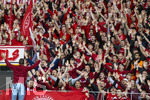 28.04.2026, Fussball UEFA Championsleague 2025/2026: Halbfinale Hinspiel,  Paris St. Germain - FC Bayern München, im Stadion Parc de Princes in Paris (Frankreich). Bayernfans feuern ihre Mannschaft an 