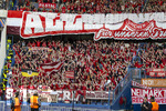 28.04.2026, Fussball UEFA Championsleague 2025/2026: Halbfinale Hinspiel,  Paris St. Germain - FC Bayern München, im Stadion Parc de Princes in Paris (Frankreich). Bayernfans feuern ihre Mannschaft an 