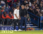 28.04.2026, Fussball UEFA Championsleague 2025/2026: Halbfinale Hinspiel,  Paris St. Germain - FC Bayern München, im Stadion Parc de Princes in Paris (Frankreich). Trainer Luis Enrique (re, FC Paris Saint-Germain) mit Co-Trainer Rafel Pol (Paris) 